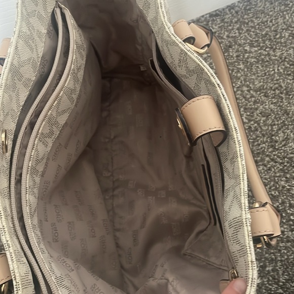 Michael Kors Bag - Picture 7 of 8